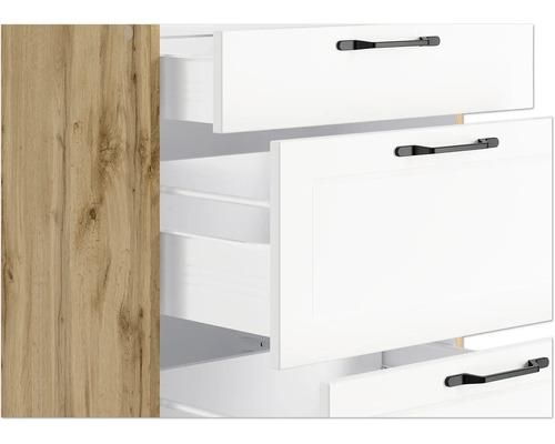 Kommode mit mehreren Schubladen in geöffnetem Zustand