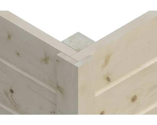 Detailansicht einer Eckverbindung eines Holzhauses mit Nut- und Federverbindung.