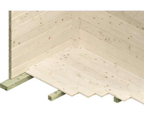 Ecke eines Gartenhauses mit Holzwänden und Holzboden