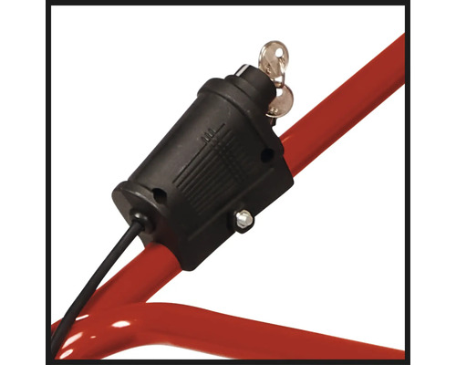 Zündschloss mit Schlüssel an einem Gartengerät