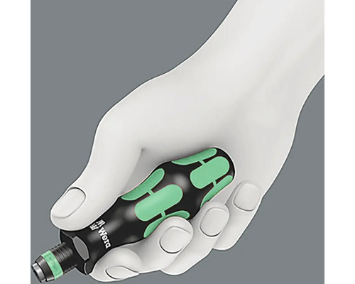 Ein Schraubendreher mit einem ergonomischen Griff wird in einer Hand gehalten.