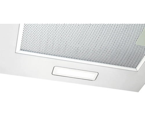 Detailansicht einer Dunstabzugshaube mit Metallfettfilter und Beleuchtung