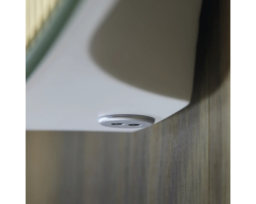 Detailansicht eines Möbelelements mit Befestigungsbeschlag