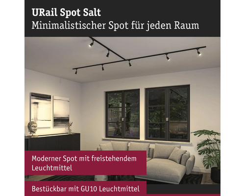 URail Spot Salt in einem Wohnzimmer mit Sofa und Dekoration