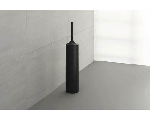 Schwarze WC-Garnitur im Badezimmer