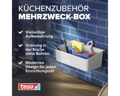 Mehrzweckbox für Küchenutensilien an einer gefliesten Wand