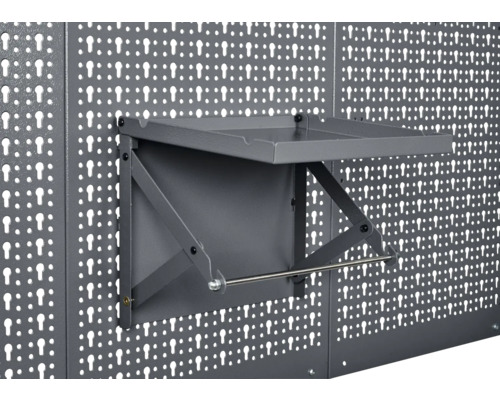 Lochwand mit Werkzeugablage und Handtuchhalterung