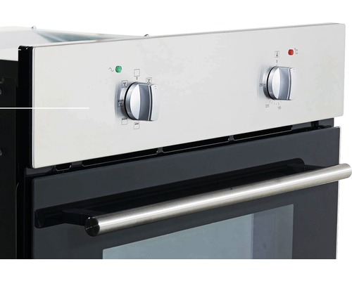 Nahaufnahme eines Backofens mit Drehknöpfen zur Steuerung der Funktionen und Temperatur