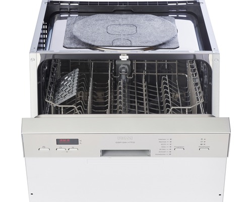 Geschirrspüler mit geöffneter Tür, Innenraumansicht