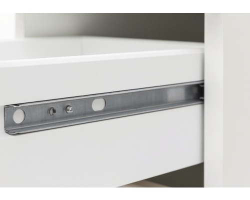 Detailaufnahme einer Schublade mit Metallauszug