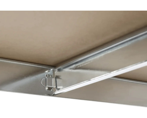 Detailansicht einer Metallstruktur mit einer Holzplatte