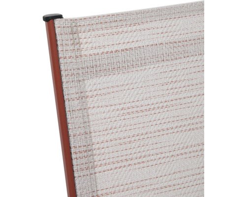 Detailansicht eines Gartenstuhls mit Textilbespannung