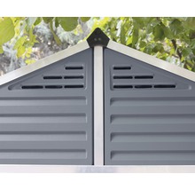 Detailansicht eines Gerätehauses mit Belüftungsöffnungen