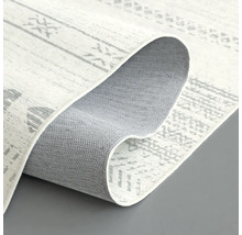 Teppich mit Muster und gewellter Ecke