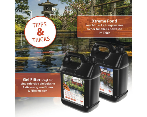 Zwei Kanister Teichwasseraufbereiter vor einem Gartenteich