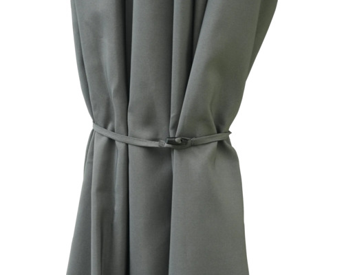 Grauer Vorhang mit Halterung