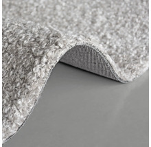 Grauer Teppich mit hochflorigem Flor