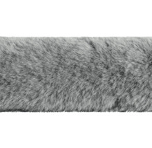 Grauer Teppich mit hochflorigem Flor