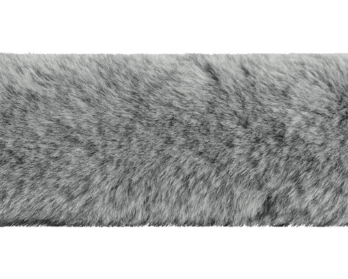 Grauer Teppich mit hochflorigem Flor
