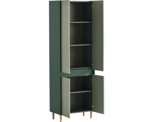 Offener Schrank mit Regalböden und Holztüren