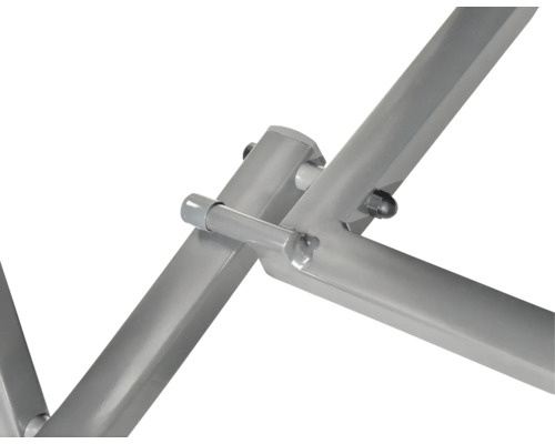 Detailansicht des Metallrahmens einer Liege