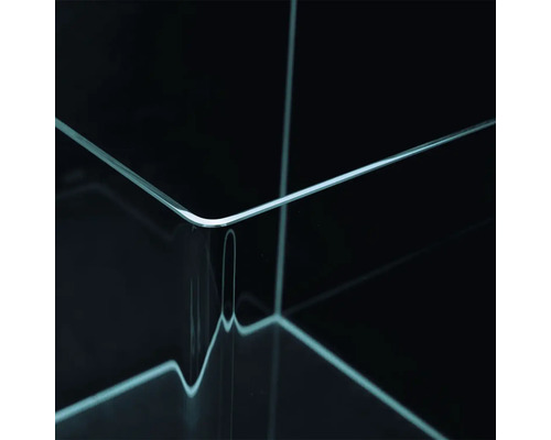 Detailansicht eines transparenten Aquariums aus Glas