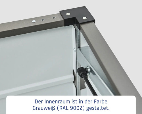 Detailansicht einer grauen Gerätekiste mit Eckverbindungen aus Metall und Schrauben