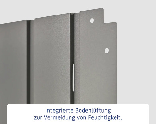 Detailaufnahme eines grauen Metallschranks mit integrierter Bodenlüftung zur Vermeidung von Feuchtigkeit