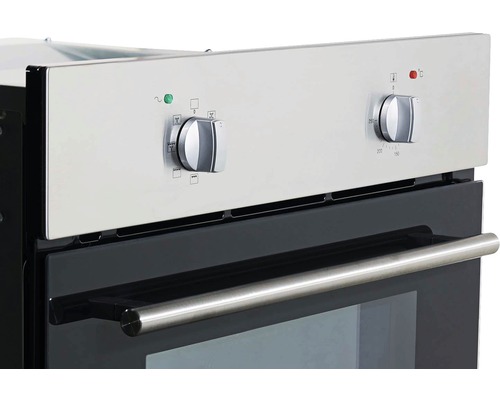 Nahaufnahme eines Backofens mit Drehknöpfen zur Temperatur- und Funktionswahl