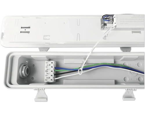 Innenansicht einer geöffneten Leuchte mit elektrischen Anschlüssen