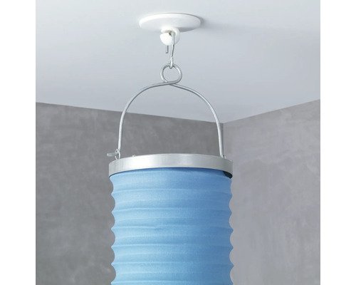 Hängende Stofflaterne mit Metallbügel zur Deckenbefestigung