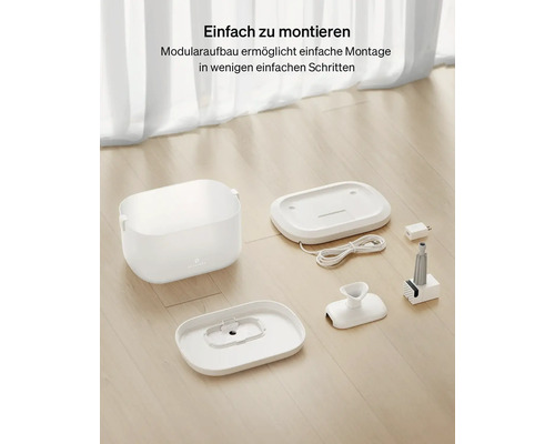 Zerlegter Trinkbrunnen für Haustiere mit Zubehör auf hellem Untergrund