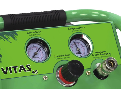 Detailansicht des Bedienfelds eines Vitas 45 Kompressors mit Manometern und Druckregler