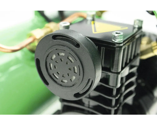 Detailaufnahme eines Kompressors mit rundem Filter