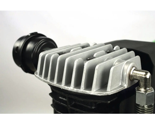 Detailansicht eines Kompressorteils mit Kühlrippen