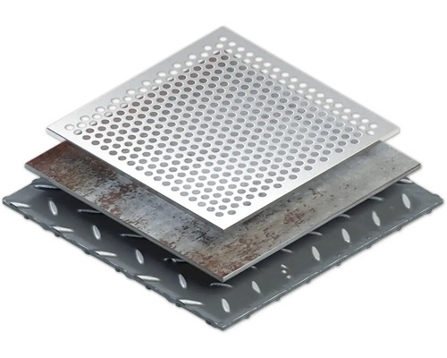 Verschiedene Bleche gestapelt: Lochblech, Riffelblech, Tränenblech