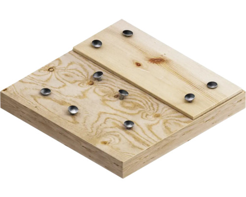 Holzplatte mit Nägeln