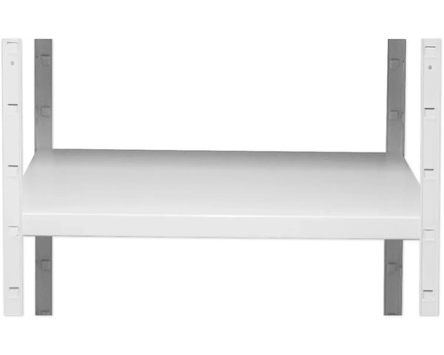 Ein einzelnes, leeres, weißes Regal.