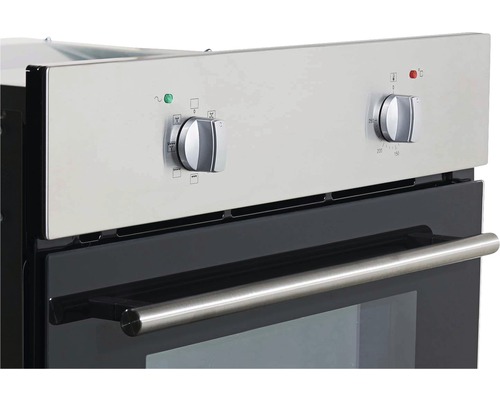 Nahaufnahme eines Backofens mit Drehknöpfen zur Temperatur- und Funktionsauswahl.