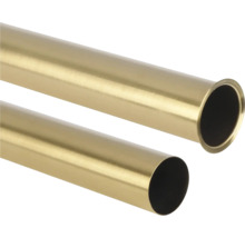 Zwei goldfarbene Metallrohre