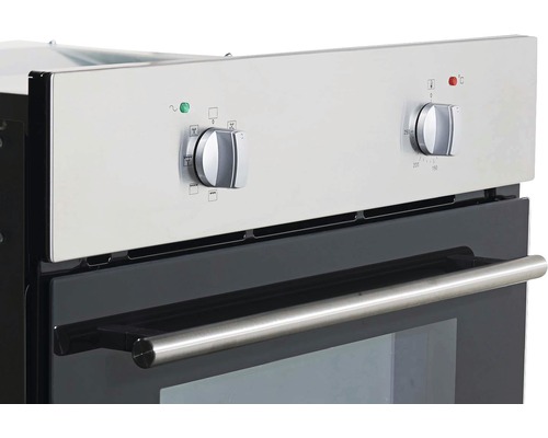 Nahaufnahme eines Einbaubackofens mit Drehknöpfen zur Temperatureinstellung und Funktionsauswahl.