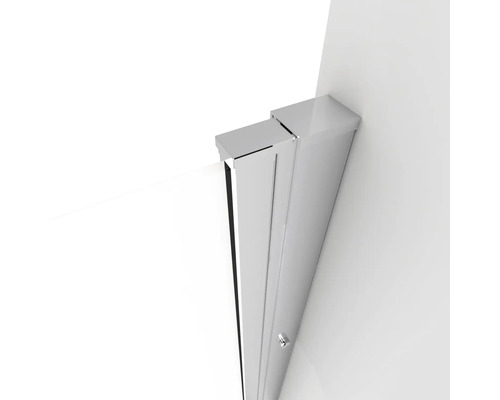 Detailansicht einer Duschkabine mit Chromprofil