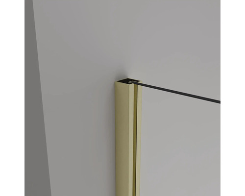 Detailansicht einer Duschkabine mit goldenem Rahmen