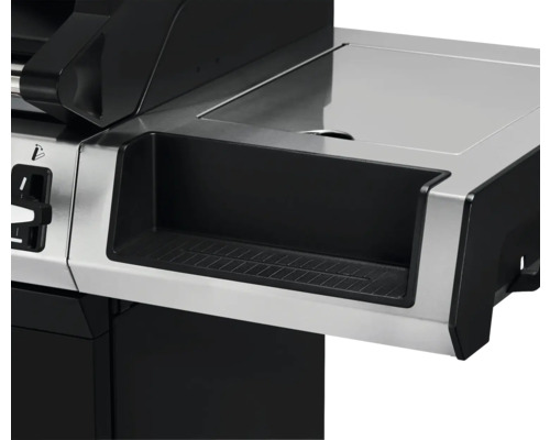 Detailansicht eines Gasgrills mit Ablagefläche aus Edelstahl