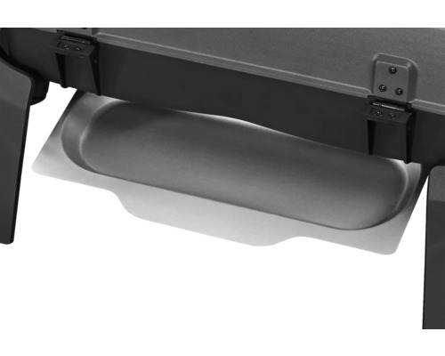 Aschenbecher unter einem Holzkohlegrill