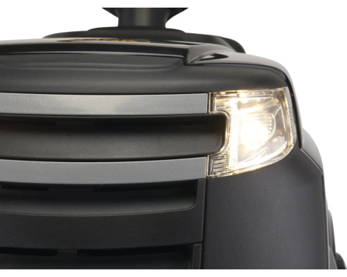 Detailansicht des Scheinwerfers eines Rasentraktors.