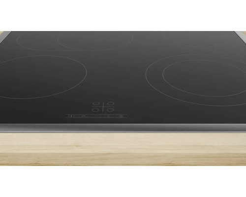 Glaskeramik Kochfeld mit vier Kochzonen und Bedienfeld