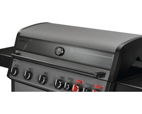 Detailansicht eines Gasgrills mit Temperaturanzeige und Bedienknöpfen.