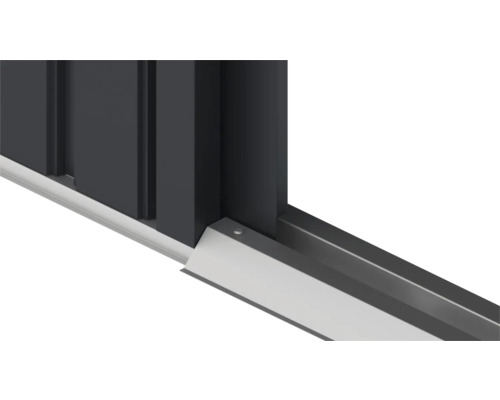 Detailansicht einer Schiebetür mit Führungsschiene