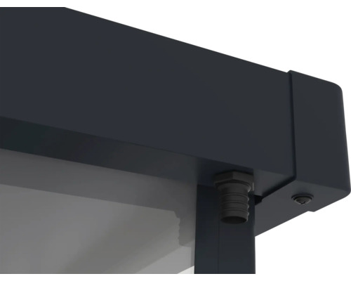 Detailansicht einer Regenrinne an einem Gebäude